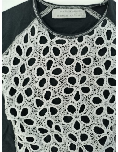 Tricou negru cu broderie deosebita alba  pe piept Zara
