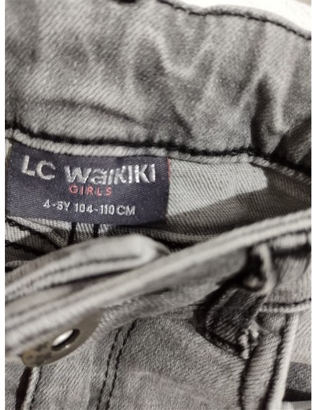 Blugi scurti gri cu bununare si dunga neagra pe picior Lc Waikiki