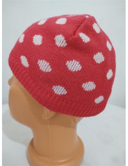 Caciula rosie cu buline albe si detaliu floricica si interior de flecee