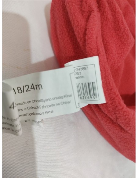 Caciula rosie cu buline albe si detaliu floricica si interior de flecee