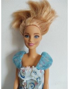 Papusa Barbie cu par blond si tinuta printesa Mattel 2013 2