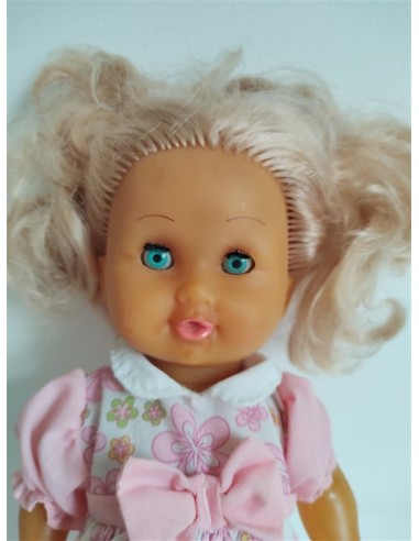 Papusa bebelus par blond cu tinuta