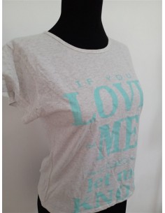 Tricou de dama cu dantela pe spate la umeri si scris voluminos pe fata 2