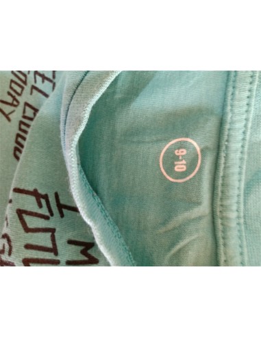 Bluza cu maneca lunga si scris pe piept
