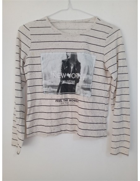 Bluza alba cu dungi negre si imprimeu pe piept