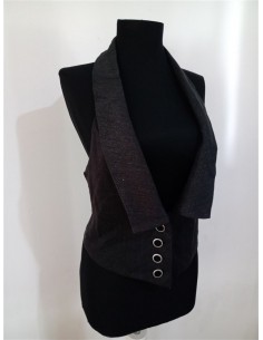 Vesta cu rever si inchidere in nasturi 2