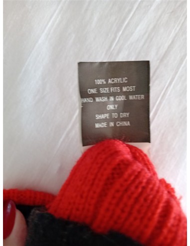 Caciula neagra cu banda rosie LEGEND