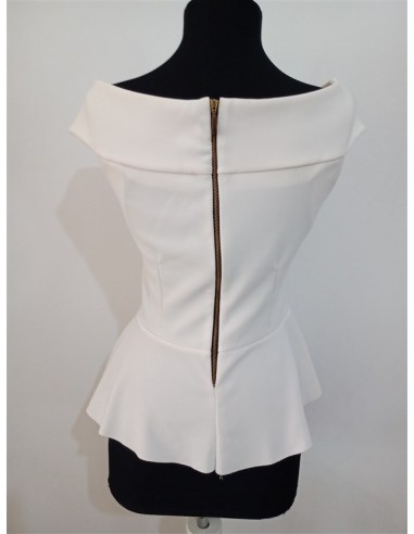 Bluza alba eleganta accesorizat cu funda