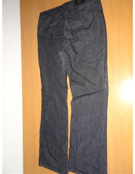 Pantaloni evazati cu buzunare