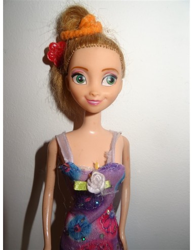 Papusa par blond si rochita scurta imprimeu floral 30cm