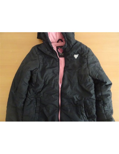 Geaca neagra fetita